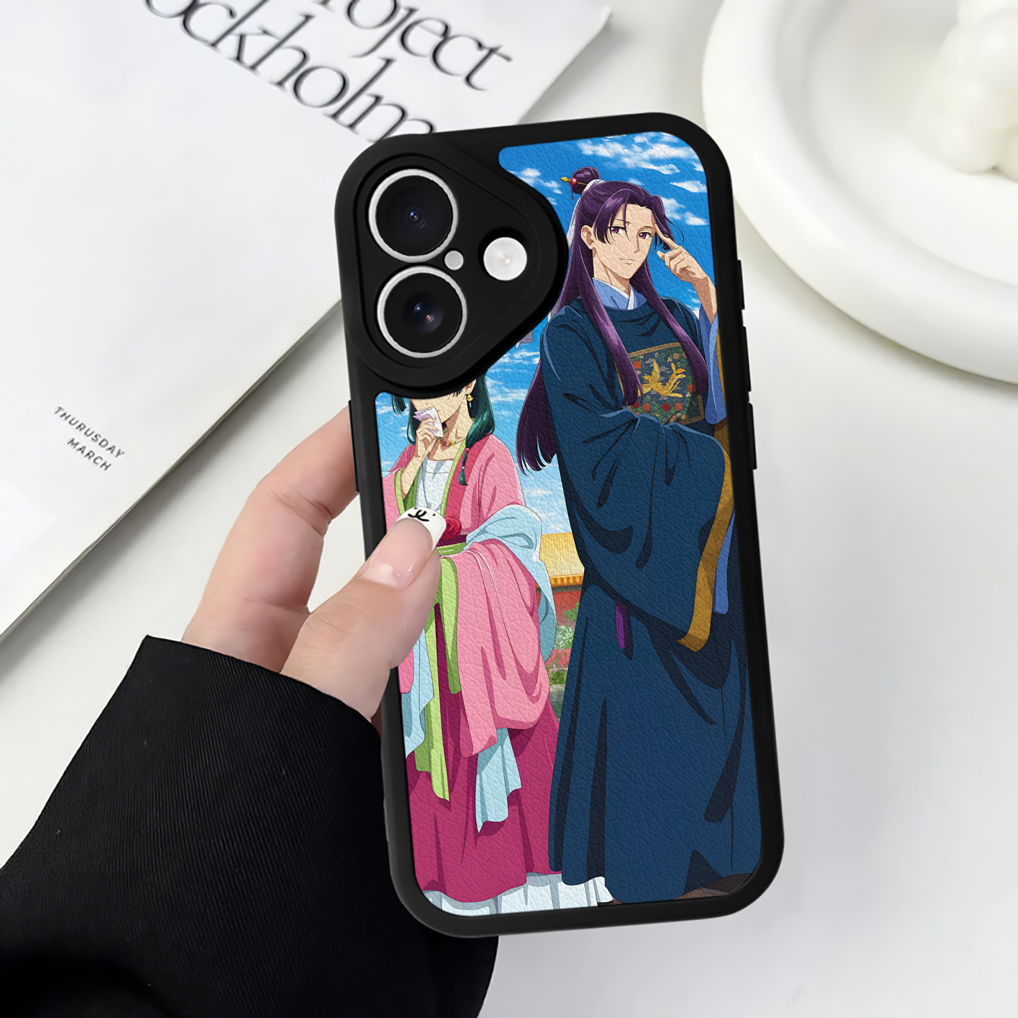 （画像用） 薬屋のひとりごと The Apothecary Diaries 【iPhone 16シリーズ対応】シリコンスマホケース（レザー調） 材質：シリコン